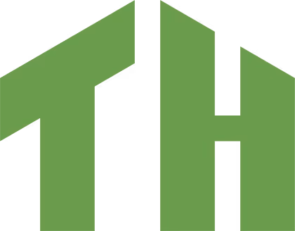 Vihreä logo, jossa kirjaimet "TH" geometrisesti muotoiltuina mustalla taustalla.